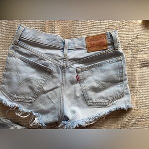 Levi’s shorts 501